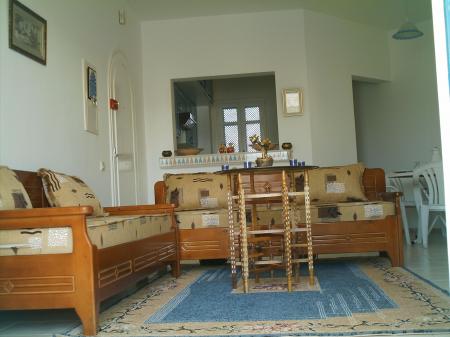 le salon avec 2 canapés