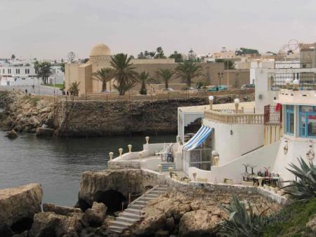 le café des maures et en face la mosquée